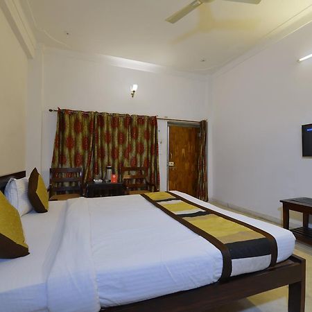 Oyo 1159 Hotel Chandra Prakash 우다이푸르 외부 사진