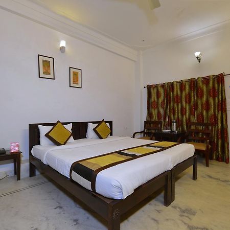 Oyo 1159 Hotel Chandra Prakash 우다이푸르 외부 사진