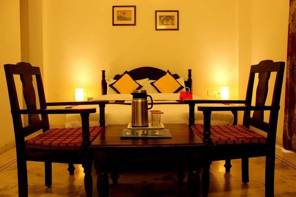 Oyo 1159 Hotel Chandra Prakash 우다이푸르 외부 사진