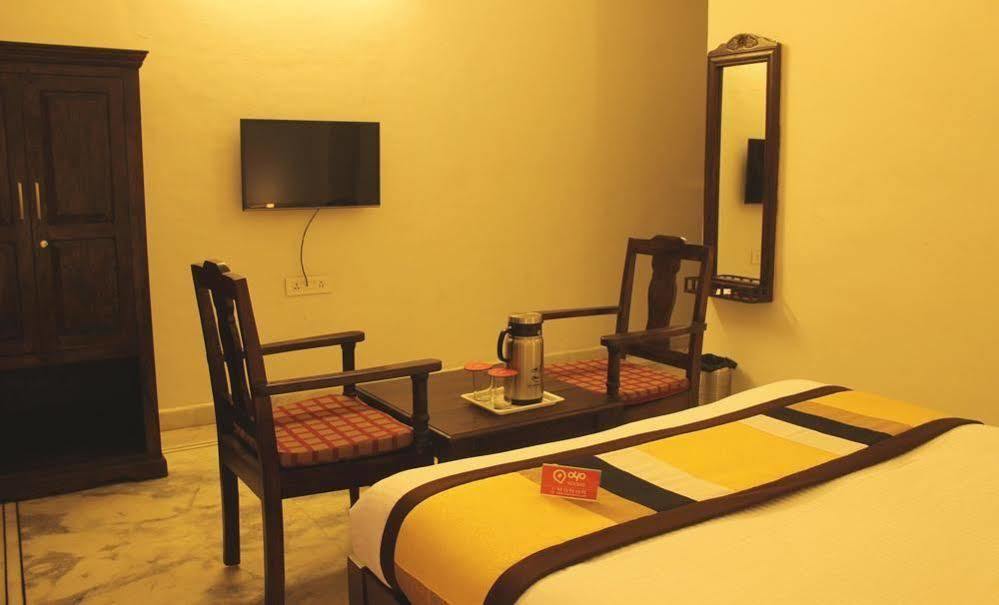 Oyo 1159 Hotel Chandra Prakash 우다이푸르 외부 사진