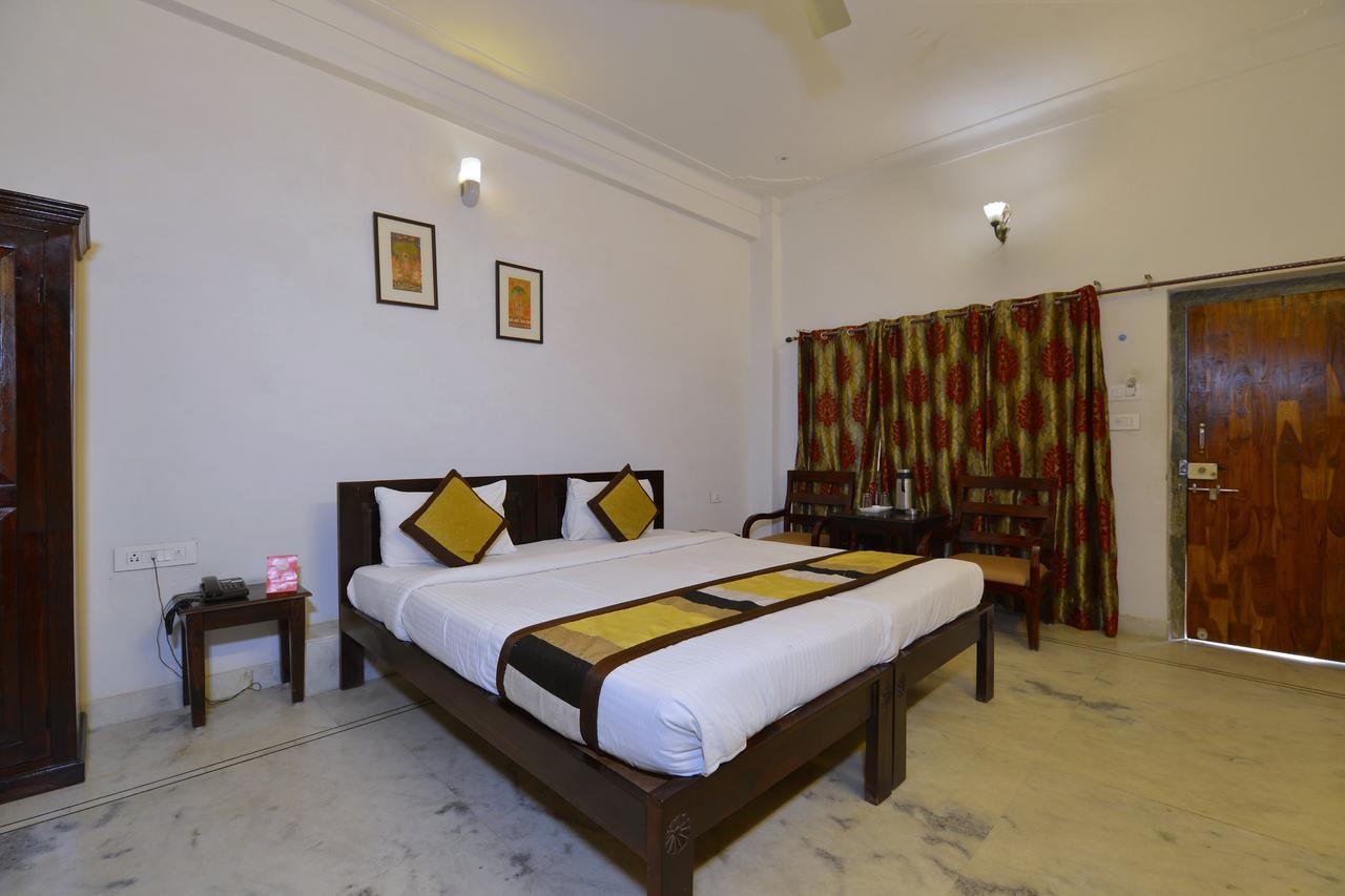 Oyo 1159 Hotel Chandra Prakash 우다이푸르 외부 사진