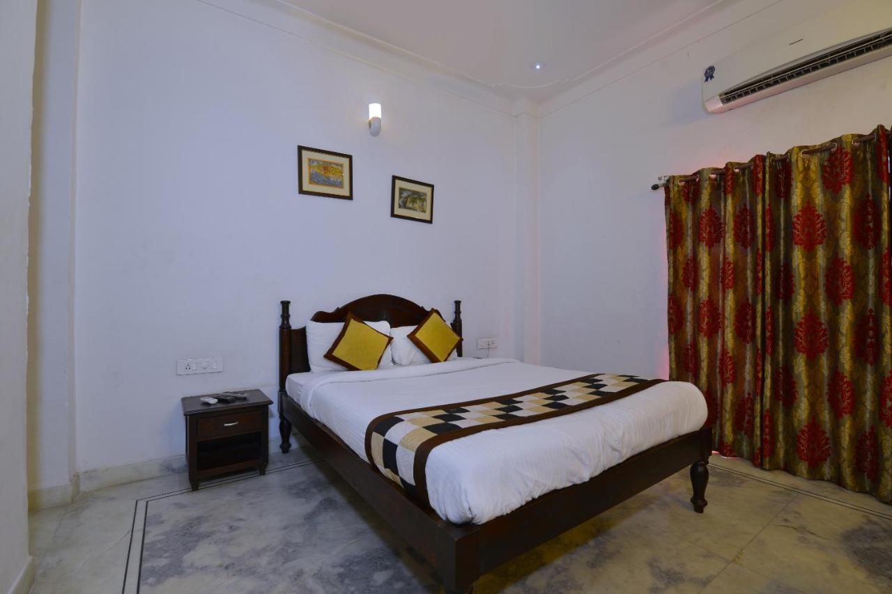 Oyo 1159 Hotel Chandra Prakash 우다이푸르 외부 사진
